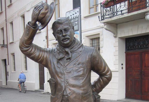 Brescello - Peppone Statue - Piazza Matteotti
